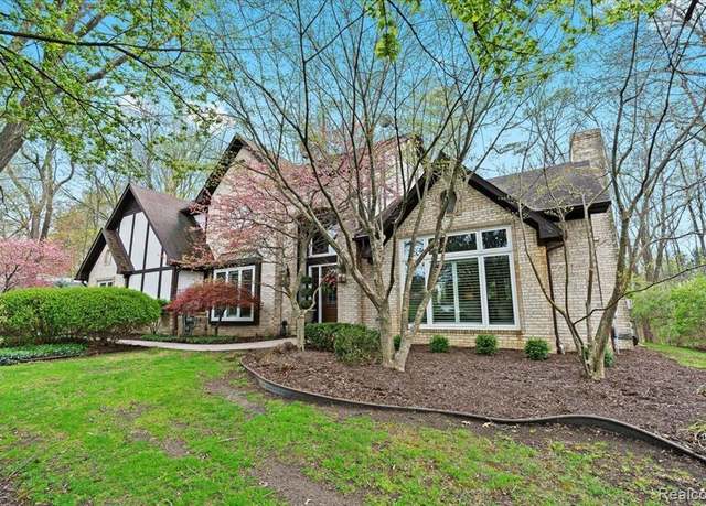 Property at 8746 S CHRISTINE Dr, Brighton, MI 48114 8943, 3 beds, 2.5 baths