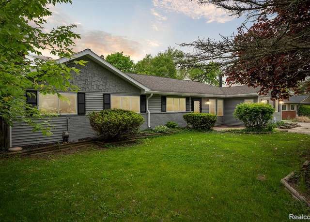 Property at 1932 Henbert Rd, West Bloomfield, MI 48324 1036, 4 beds, 2 baths