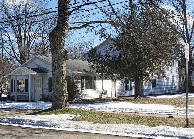 Property at 28 W Sheridan St, Fremont, MI 49412