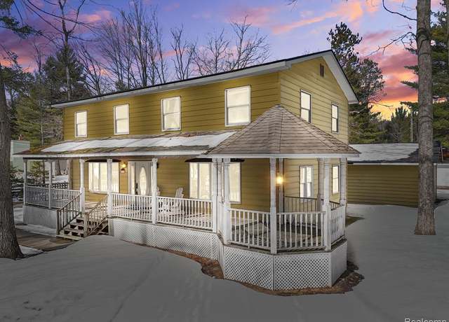 Property at 224 ELM Ave, Roscommon, MI 48653 9598, 5 beds, 2 baths