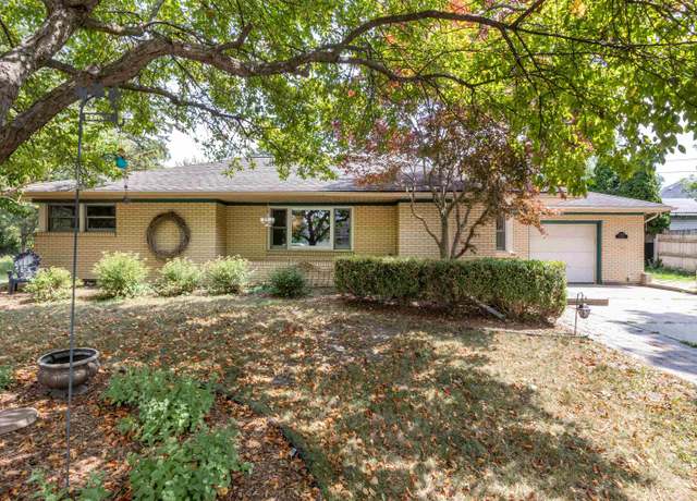 Property at 1305 Oak St, Essexville, MI 48732, 3 beds, 1.5 baths