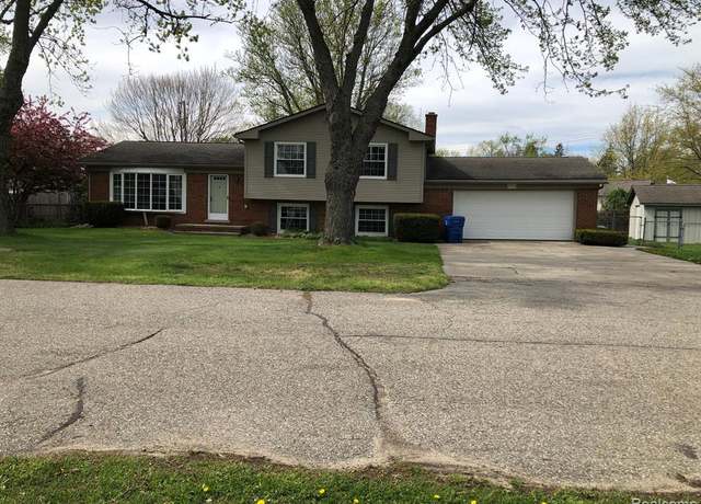 Property at 5510 Berkley Dr, Waterford, MI 48327 2706, 3 beds, 2 baths