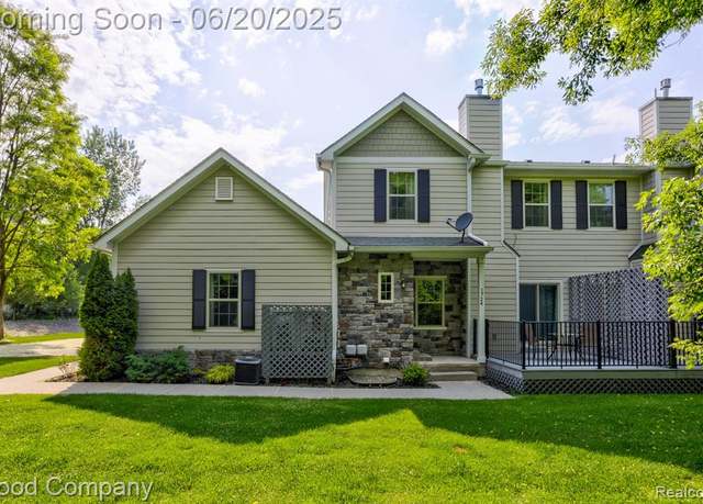 Property at 1724 Barrington Ct, Lake Orion, MI 48360 1328, 2 beds, 3.5 baths