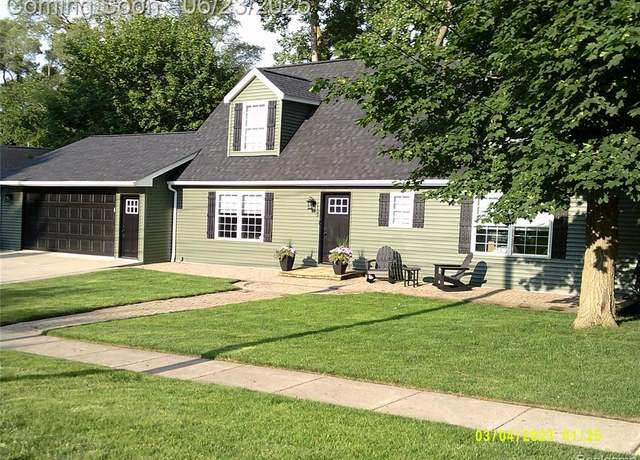 Property at 1103 N Michigan Ave, Howell, MI 48843 1239, 5 beds, 2.5 baths