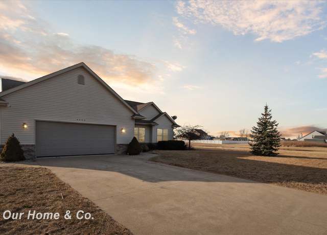 Property at 4522 E Crossroads Dr, Bay City, MI 48706, 3 beds, 2.5 baths