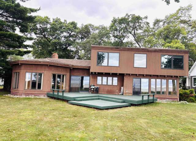 Property at 89 Bay Shore Dr, Bay City, MI 48706, 2 beds, 3 baths