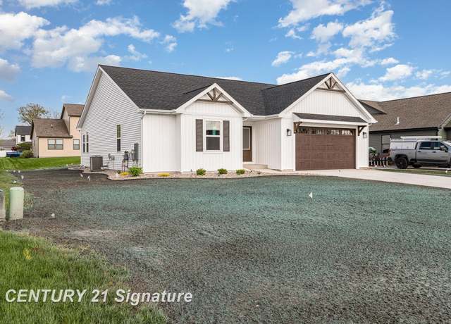 Property at 8470 Oakhill Dr, Freeland, MI 48623, 3 beds, 2 baths