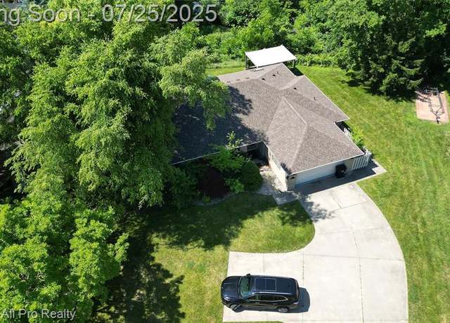 Property at 3 Lakeridge Dr, Adrian, MI 49221 8202, 3 beds, 2 baths