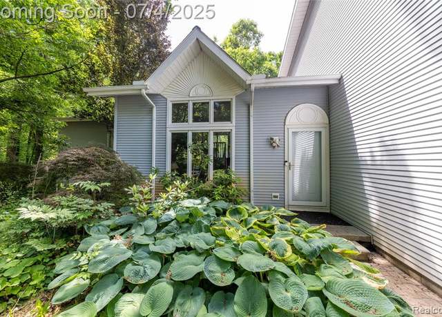 Property at 2680 Pardee Rd, Howell, MI 48843 8835, 4 beds, 2.5 baths