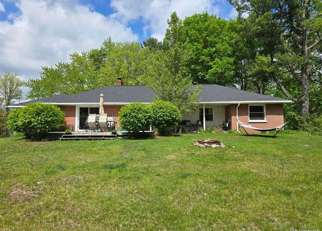 Property at 300 W LACKIE Ct, Sanford, MI 48657 9402, 3 beds, 1.5 baths