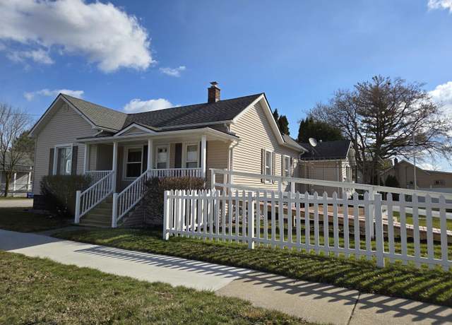 Property at 800 Lafayette St, Bay City, MI 48708, 3 beds, 1 bath