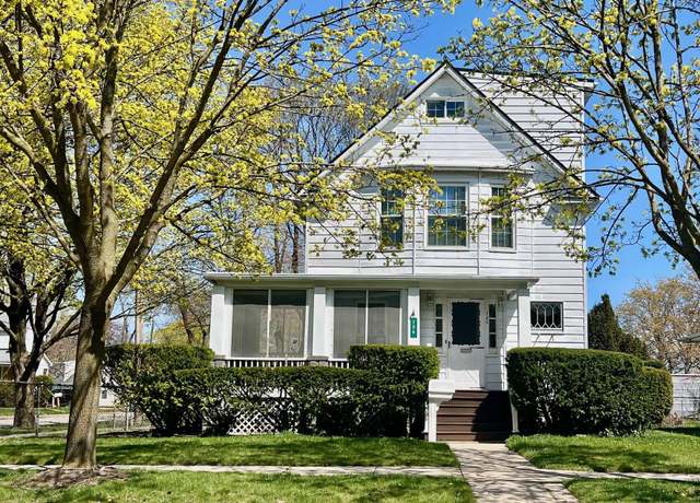 Property at 706 W Indiana St, Bay City, MI 48706, 3 beds, 1 bath