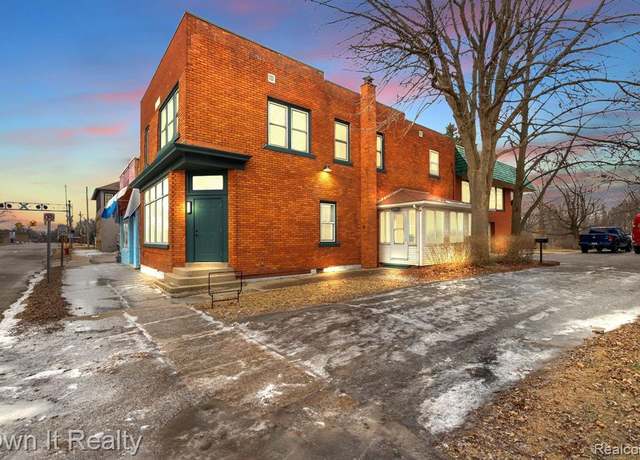 Property at 22421 HURON RIVER Dr, Rockwood, MI 48173 1123, 3 beds, 2.5 baths