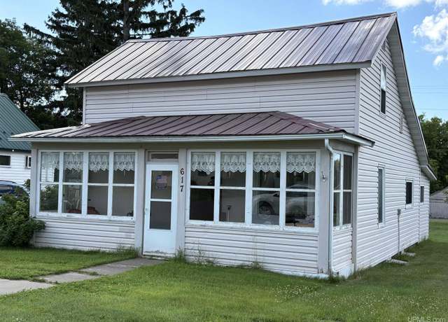 Property at 617 Lake Ave, WI 54121, 2 beds, 2 baths