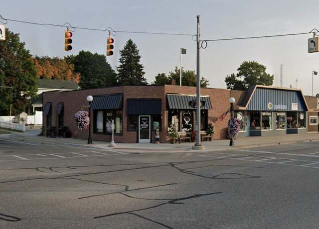 Property at 710 Lake St, Roscommon, MI 48653