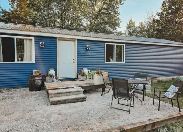 Property at 6068 23rd Ln, Gladstone, MI 49837, 2 beds, 2 baths