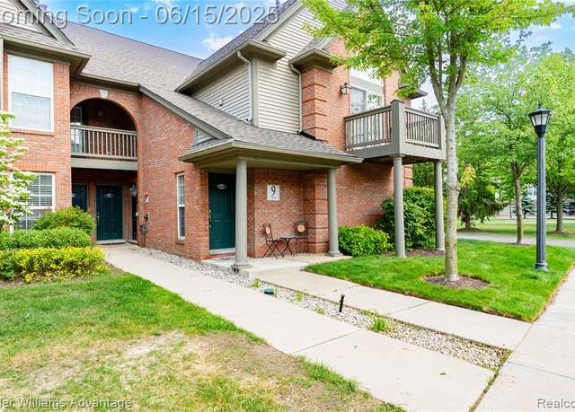 Property at 28498 Carlton Way Dr, Novi, MI 48377 2636, 2 beds, 2 baths