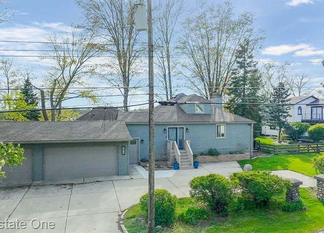 Property at 9417 CEDAR ISLAND Rd, White Lake, MI 48386 3215, 3 beds, 2 baths