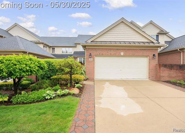 Property at 215 Harrington Dr, Troy, MI 48098 3027, 3 beds, 3.5 baths