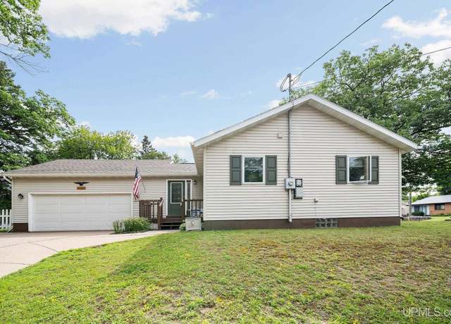 Property at 1120 Waldo St, Marquette, MI 49855, 2 beds, 1 bath