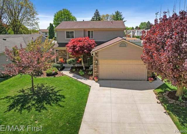 Property at 17970 FOXPOINTE Dr, Clinton Township, MI 48038 2142, 3 beds, 2.5 baths