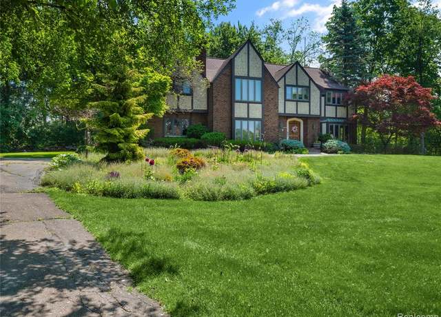 Property at 28960 Millbrook Rd, Farmington Hills, MI 48334 3118, 6 beds, 3.5 baths