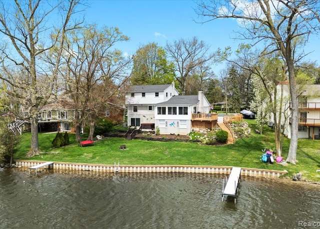 Property at 1425 Shankin Dr, Wolverine Lake, MI 48390 2439, 3 beds, 2.5 baths