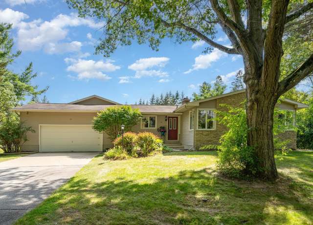 Property at 75 S Leealan Dr, Midland, MI 48640, 4 beds, 3.5 baths