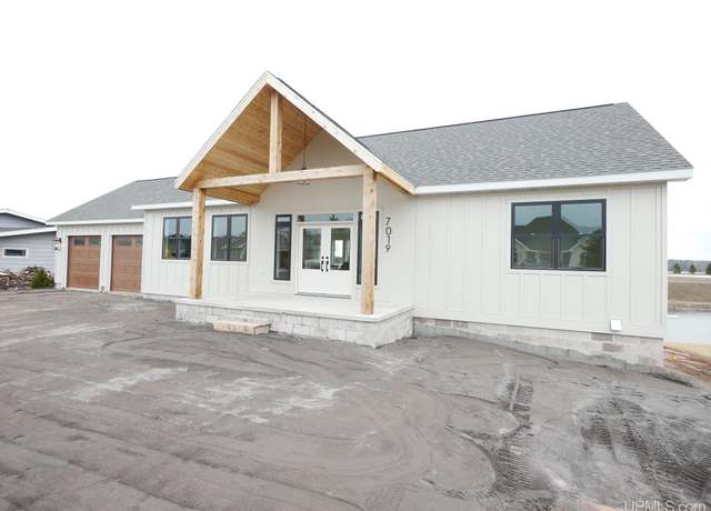 Property at 7019 Sandpiper Dr, Houghton, MI 49931, 3 beds, 3 baths