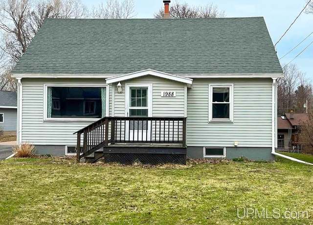 Property at 1988 Summit St, Marquette, MI 49855, 3 beds, 3 baths