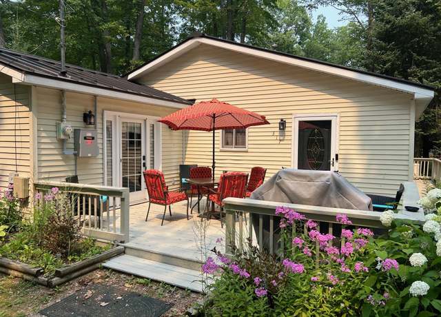 Property at 317 Oak Tree Dr, Lake George, MI 48633, 2 beds, 1.5 baths