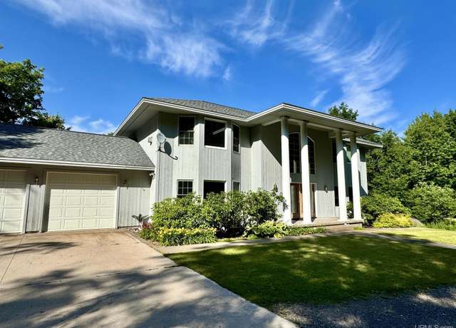 Property at 1527 Ravine Side Dr, Houghton, MI 49931, 4 beds, 3.5 baths