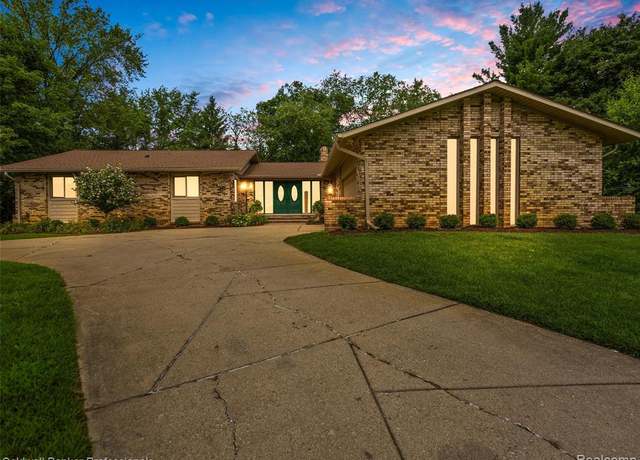 Property at 3447 Aquarious Cir, Oakland, MI 48363 2716, 4 beds, 3 baths
