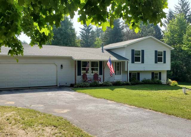 Property at 8672 Cedarcrest Dr, Traverse City, MI 49684, 3 beds, 2 baths