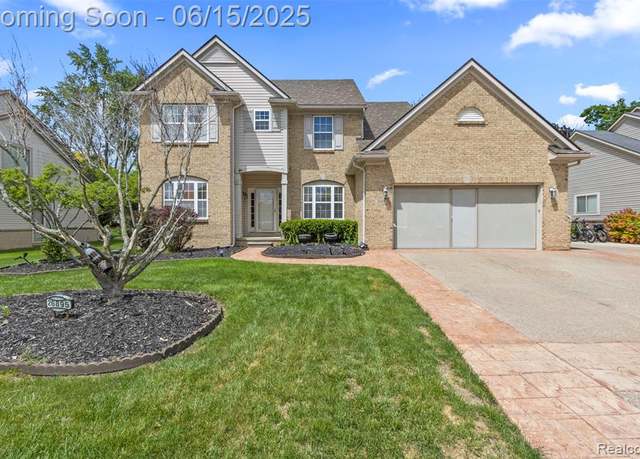 Property at 26895 S Monroe Dr, Southfield, MI 48034 5688, 4 beds, 3.5 baths