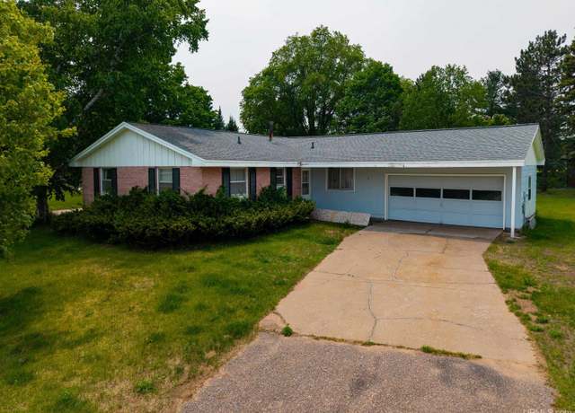 Property at 3 Fairway Dr, Marquette, MI 49855, 3 beds, 1.5 baths