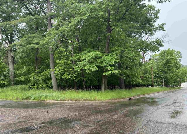 Property at 907 E I St, Iron Mountain, MI 49801
