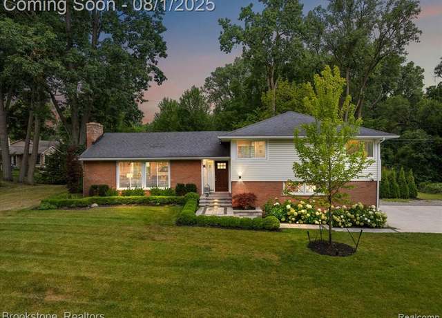Property at 711 Hickory Heights Dr, Bloomfield Hills, MI 48304 3121, 4 beds, 2.5 baths