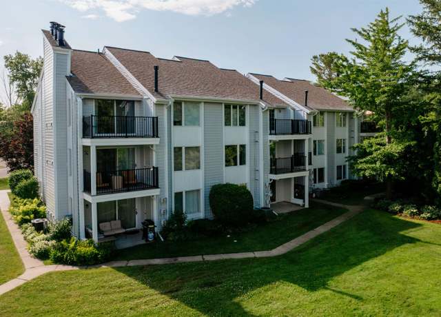 Property at 750 Centre Pl #5, Traverse City, MI 49686-3366, 2 beds, 2 baths