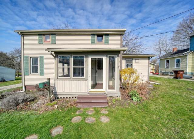 Property at 811 Ormsby St, Adrian, MI 49221, 4 beds, 1 bath