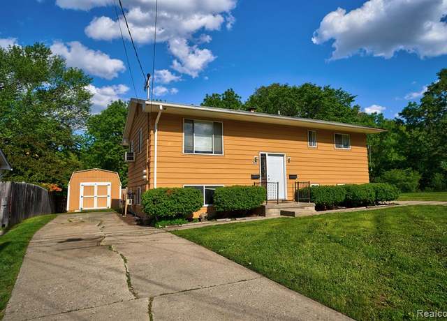 Property at 943 BRADLEY Ave, Flint, MI 48503 3106, 2 baths