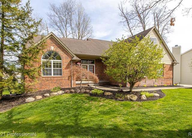Property at 4482 RED OAK Blvd, Waterford, MI 48329 4721, 4 beds, 2.5 baths
