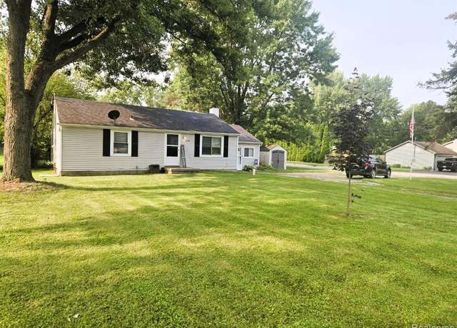 Property at 6290 Lapeer Rd, Burton, MI 48509 2450, 3 beds, 1 bath