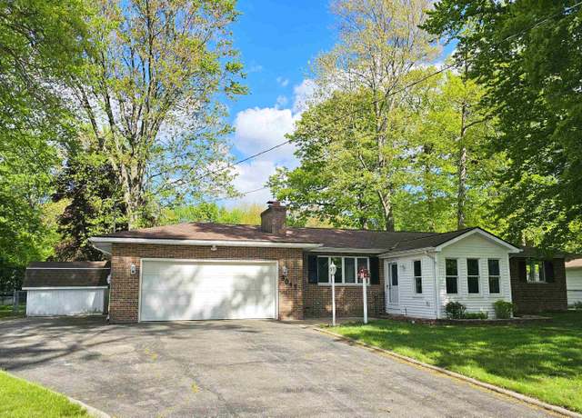 Property at 3045 W Birch Dr, Bay City, MI 48706, 3 beds, 2.5 baths