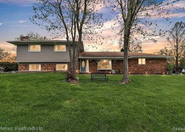 Property at 8722 WOODSHIRE Dr, White Lake, MI 48386 2470, 4 beds, 1.5 baths