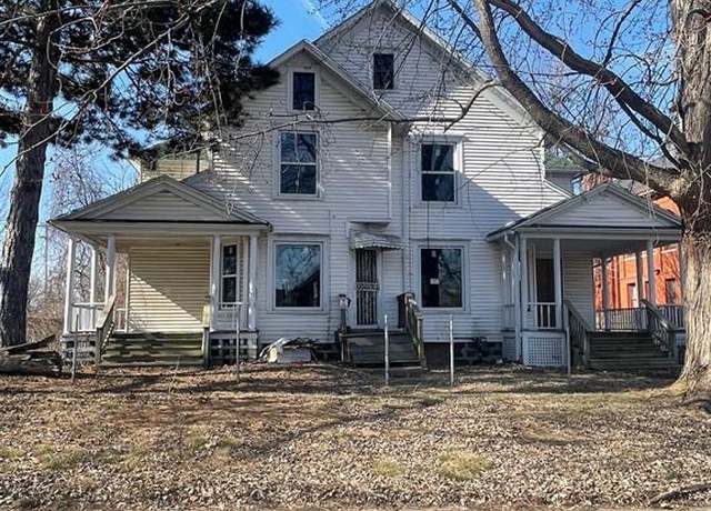 Property at 1028 OAK St, Flint, MI 48503 3621, 4 beds, 3 baths