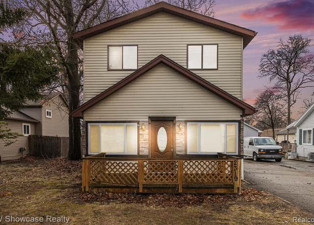 Property at 2319 HARTFORD Ave, Waterford, MI 48327 1117, 2 beds, 1.5 baths