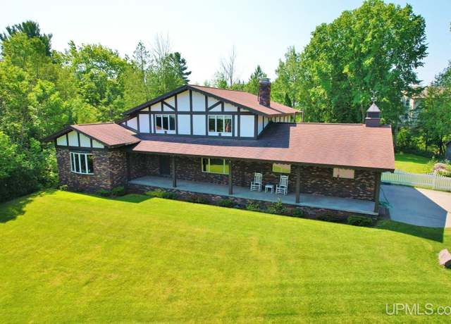 Property at 1005 Eleventh Ave, Houghton, MI 49931, 3 beds, 3 baths