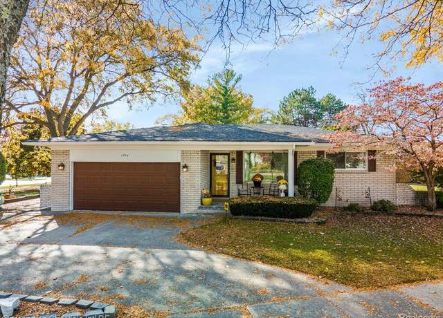 Property at 1754 3 Lakes Dr, Troy, MI 48085 1451, 3 beds, 2.5 baths