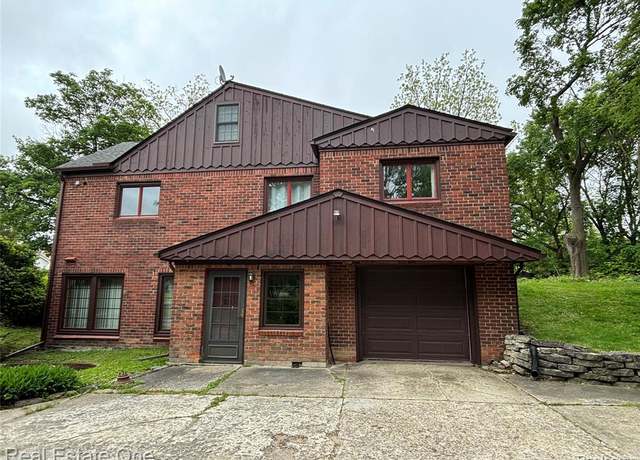 Property at 109 W Kennett Rd, Pontiac, MI 48340 2644, 4 beds, 2 baths